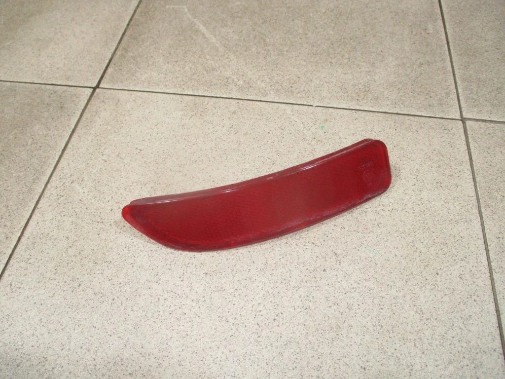 Отражатель в бампер задний левый Renault Logan 1 L90