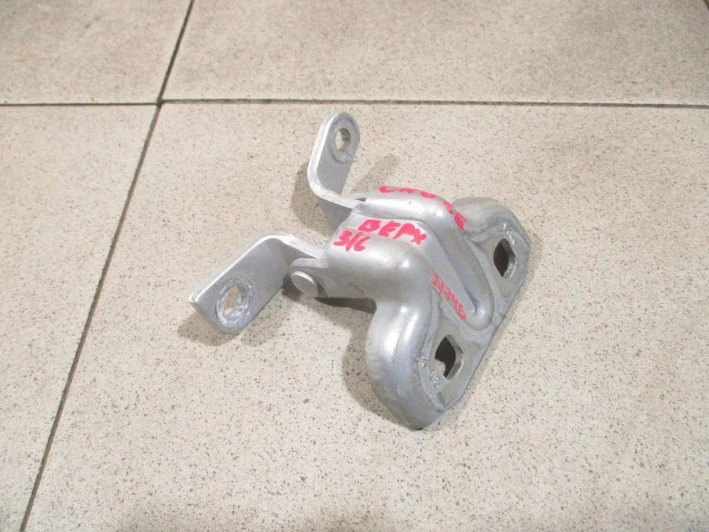 Петля двери задней левой верхняя Chevrolet Cruze J300