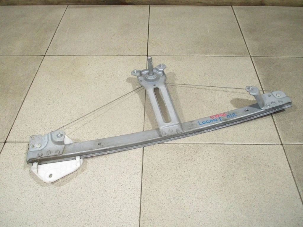 Стеклоподъемник механический передний правый Renault Logan 1 L90