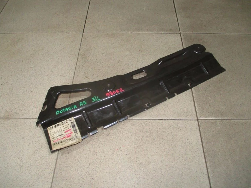 Кронштейн заднего бампера левый Skoda Octavia 2 A5