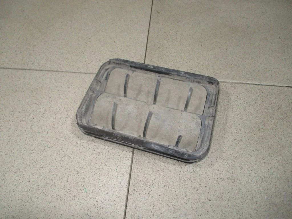 Решетка вентиляционная Renault Logan 1 L90