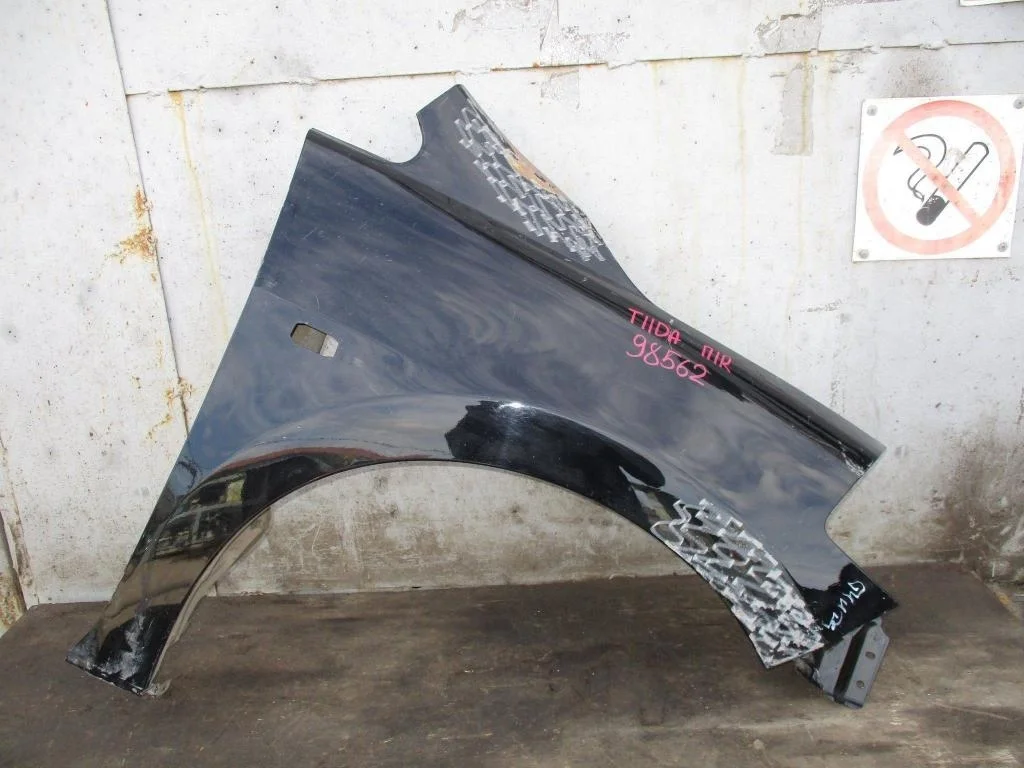 Крыло переднее правое Nissan Tiida C11