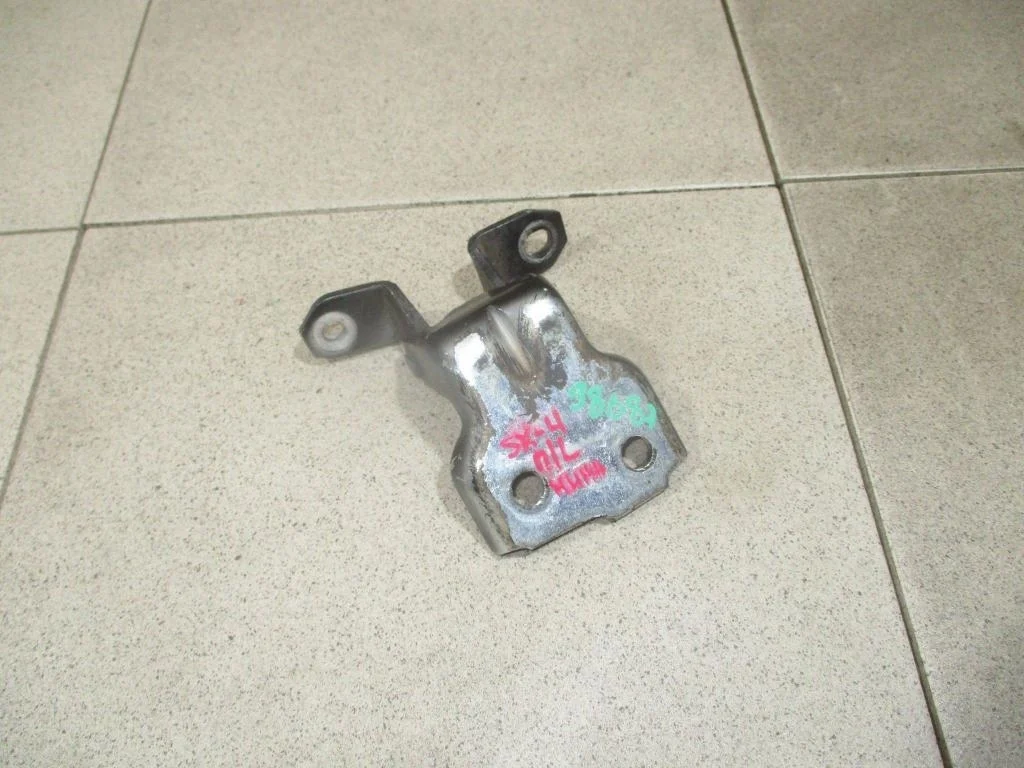 Петля двери передней Suzuki SX4 2012