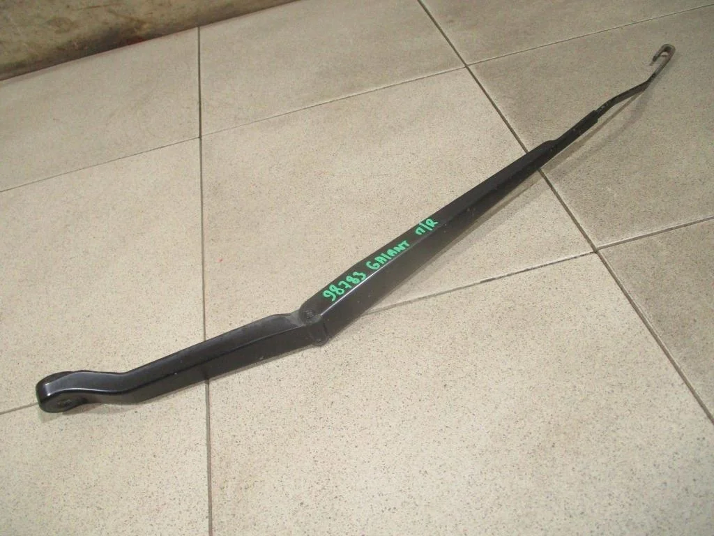 Поводок стеклоочистителя передний правый Mitsubishi Colt Z3