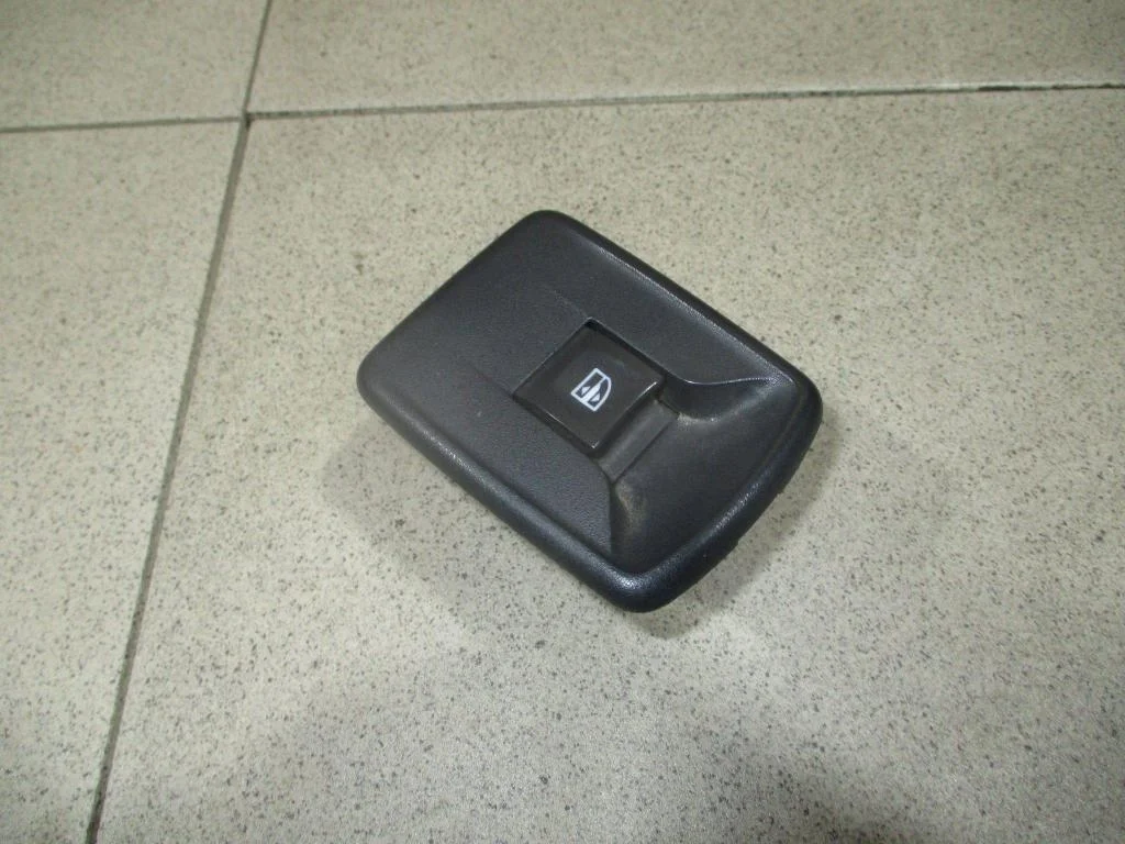 Кнопка стеклоподъемника Renault Logan 2 L52