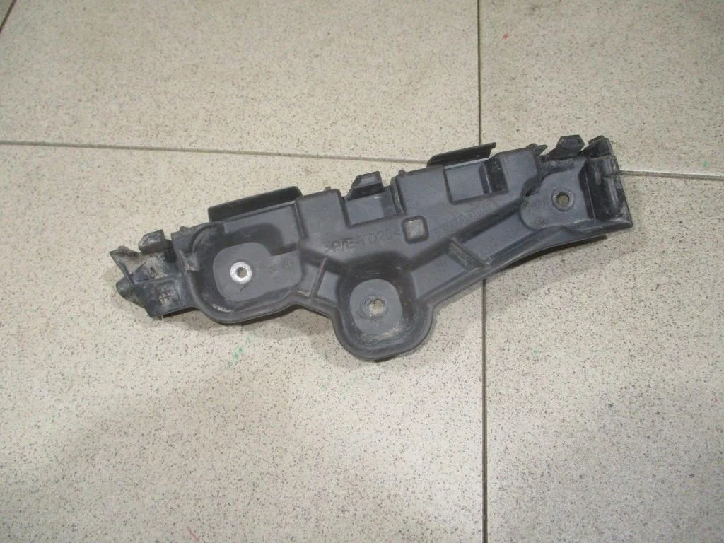 Кронштейн переднего бампера правый Renault Logan 2 L52