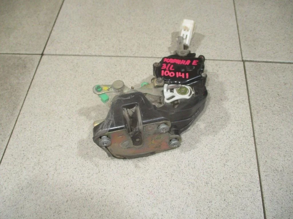 Замок двери задней левой Toyota Carina E T190