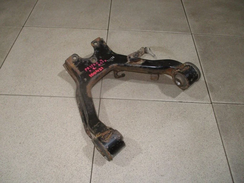 Рычаг передний верхний левый Mitsubishi Pajero 4 2008 V80, V90