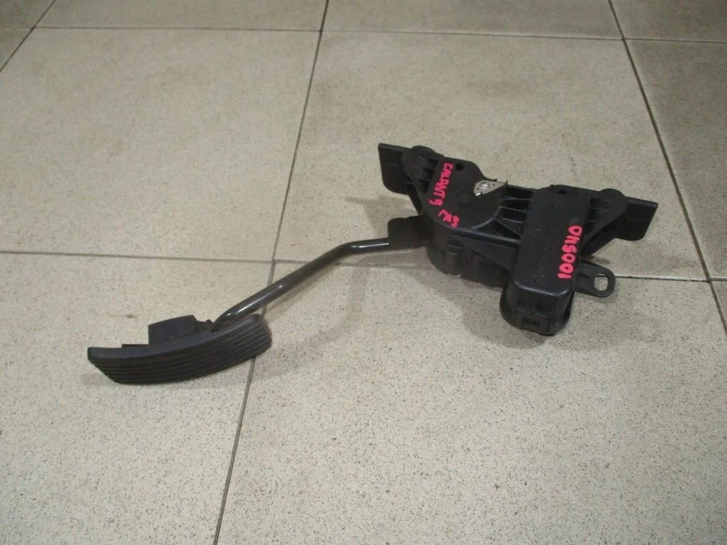 Педаль газа Mitsubishi Pajero 4 2008 V80, V90