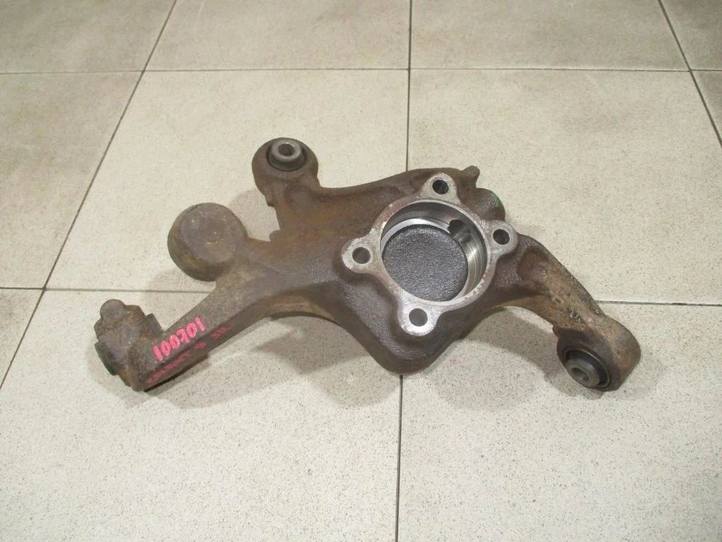 Кулак поворотный задний левый Mitsubishi Galant 9 DJ, DM