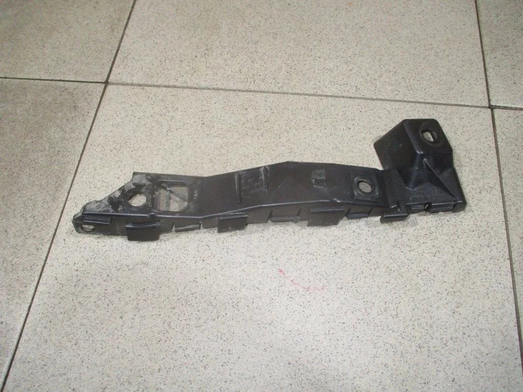 Кронштейн переднего бампера правый Kia Ceed 1 2007
