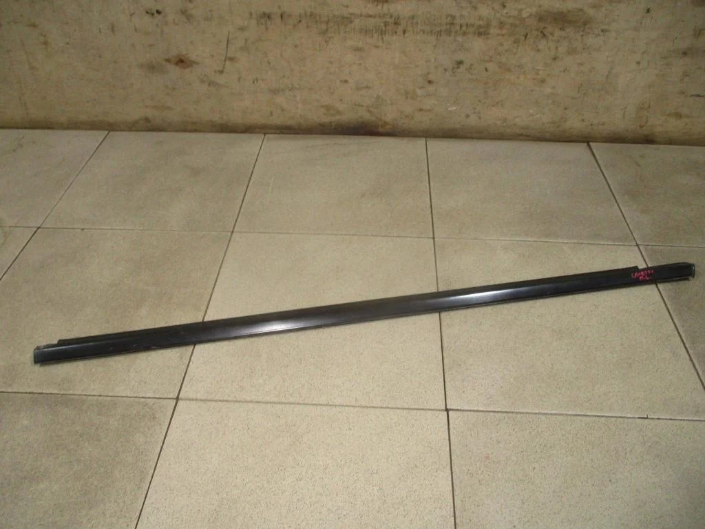 Накладка стекла переднего левого Chevrolet Lacetti J200