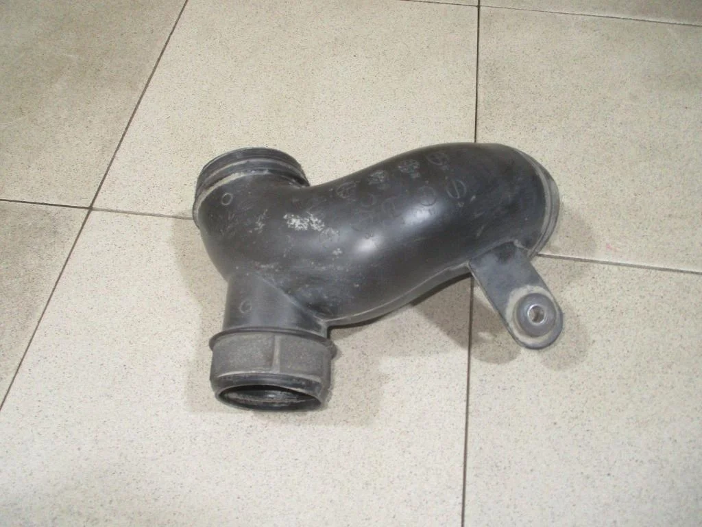 Патрубок воздушного фильтра Kia Sportage 2 2007 KM