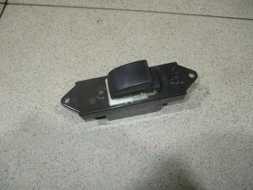Кнопка стеклоподъемника Mitsubishi Pajero 4 2008 V80, V90
