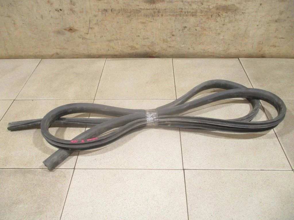 Уплотнитель двери Renault Logan 2 L52