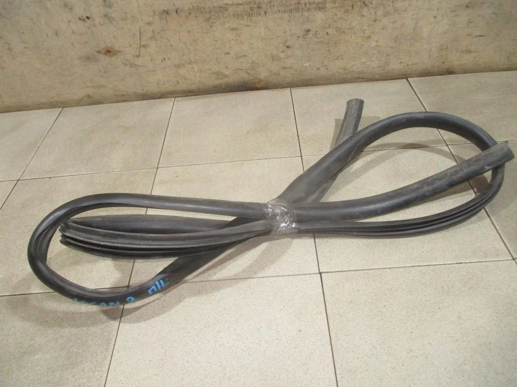 Уплотнитель двери Renault Logan 2 L52