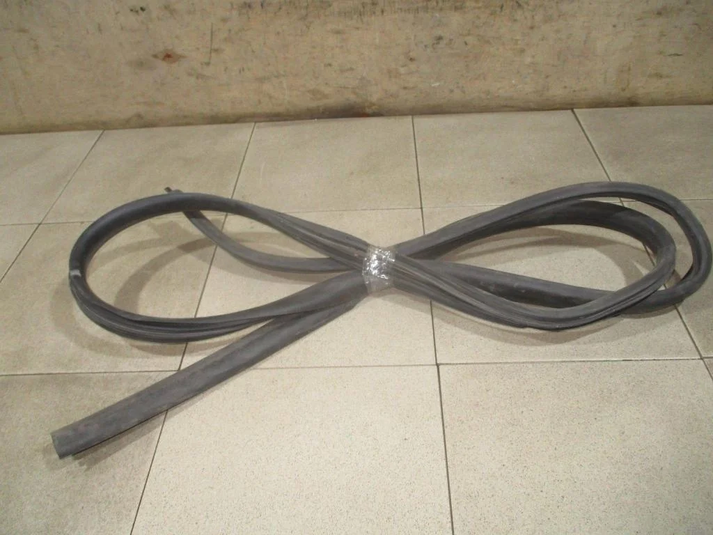 Уплотнитель двери Renault Logan 2 L52