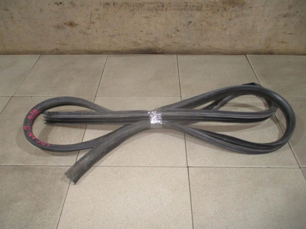 Уплотнитель двери Renault Logan 2 L52