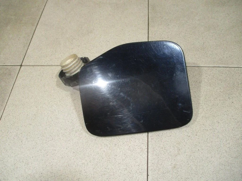 Лючок бензобака Mitsubishi Pajero 4 2008 V80, V90