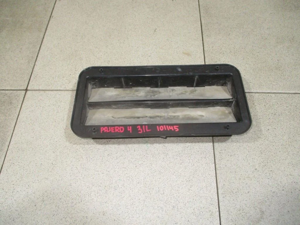 Решетка вентиляционная Mitsubishi Pajero 4 2008 V80, V90