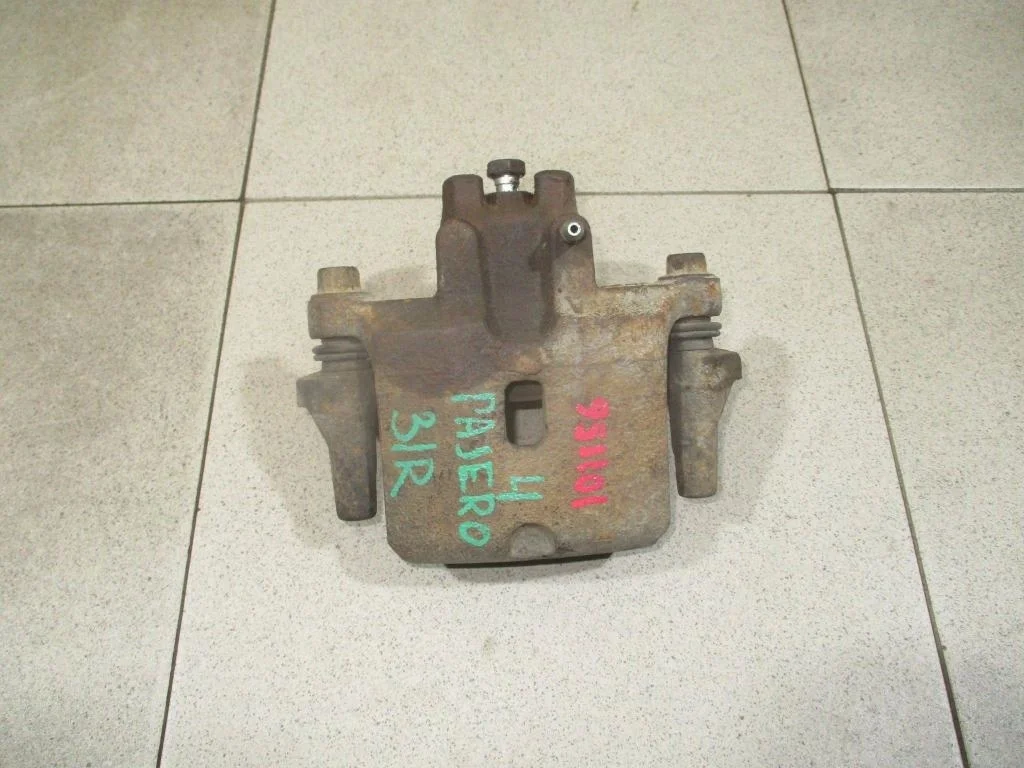 Суппорт задний правый Mitsubishi Pajero 4 2008 V80, V90