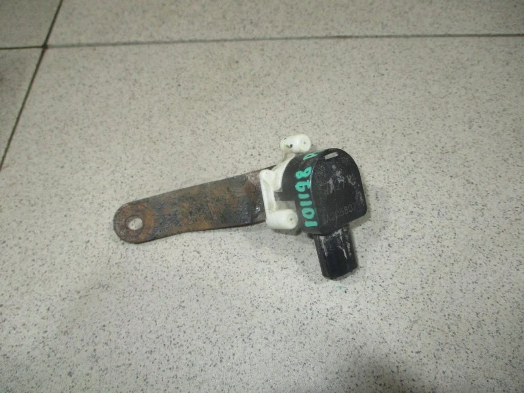 Датчик высоты дорожного просвета Mitsubishi Pajero 4 2008 V80, V90