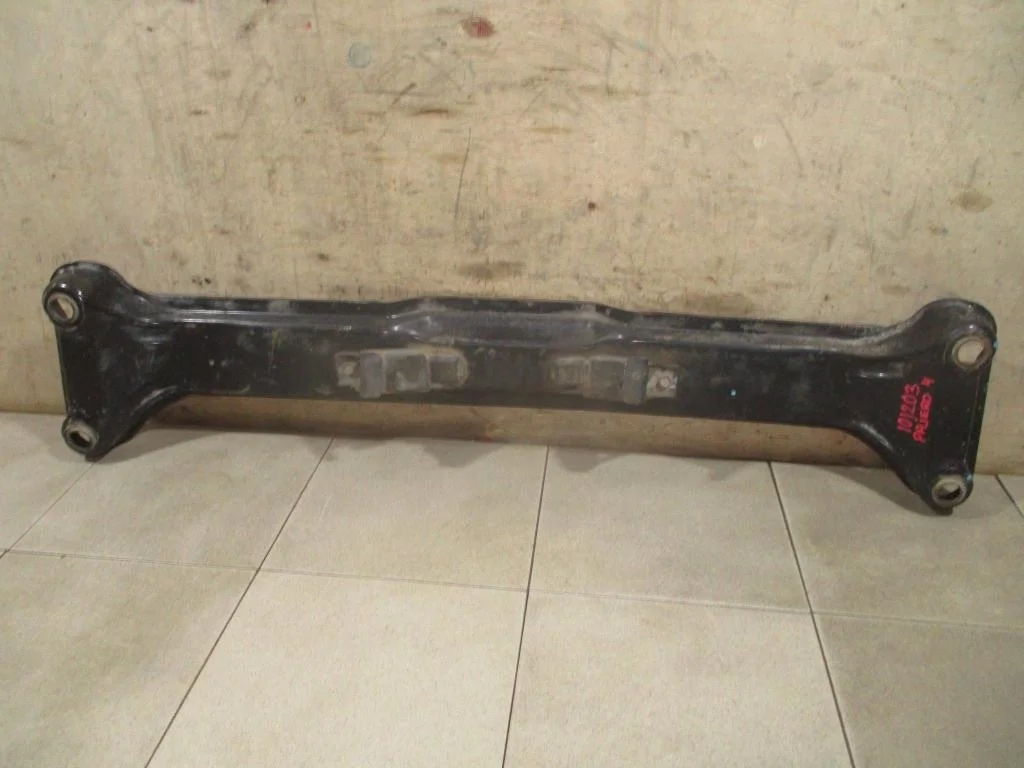 Балка Mitsubishi Pajero 4 2008 V80, V90