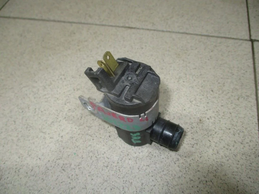 Насос омывателя Mitsubishi Pajero 4 2008 V80, V90