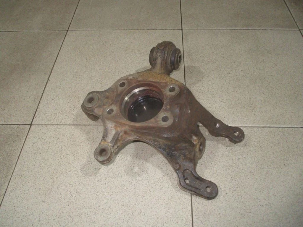 Кулак поворотный задний левый Kia Ceed 1 2007