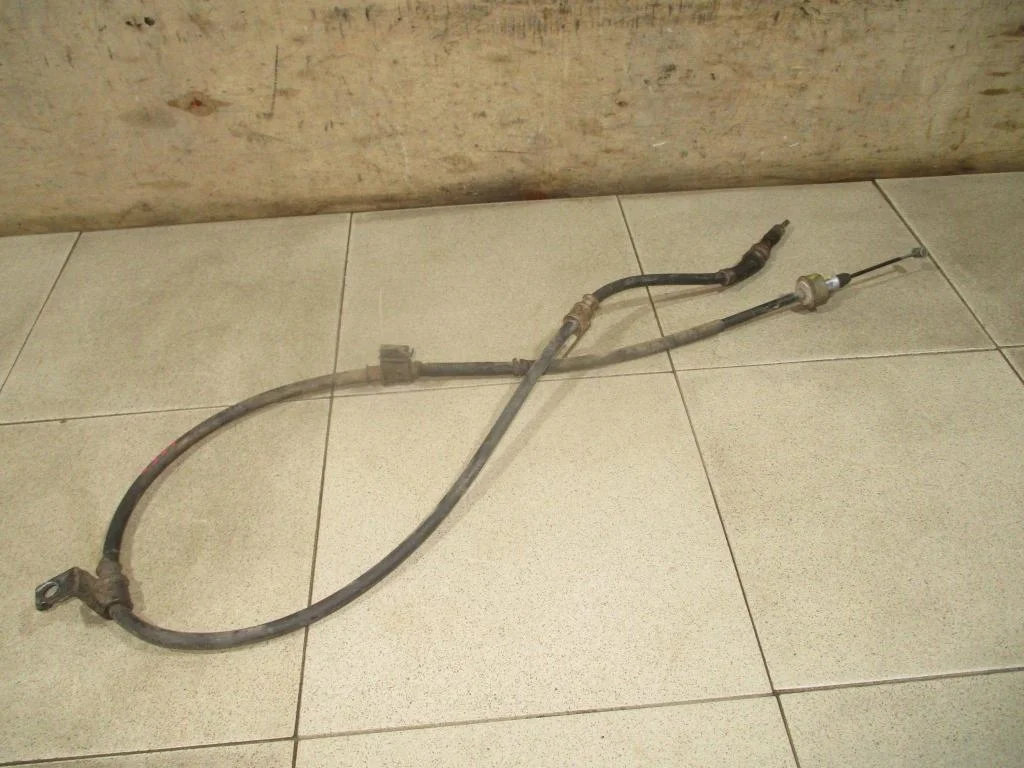 Трос ручника левый Kia Ceed 1 2007