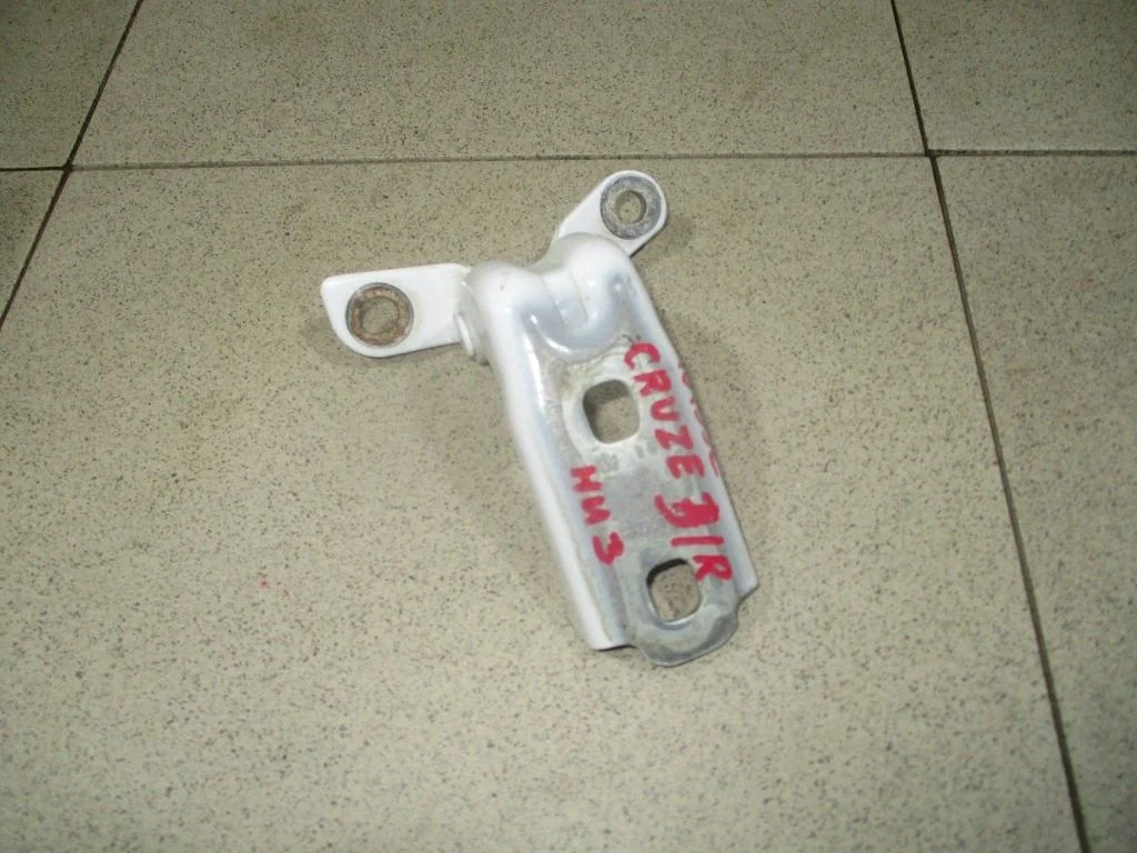 Петля двери задней правой нижняя Chevrolet Cruze J300