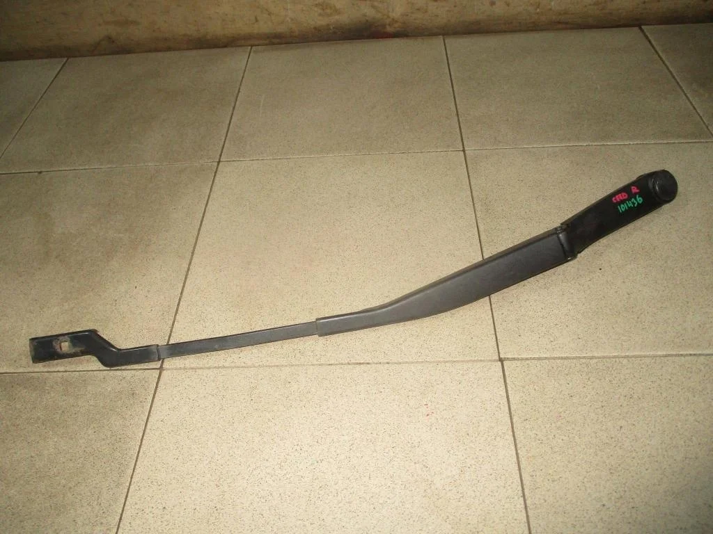 Поводок стеклоочистителя передний правый Kia Ceed 1 2007