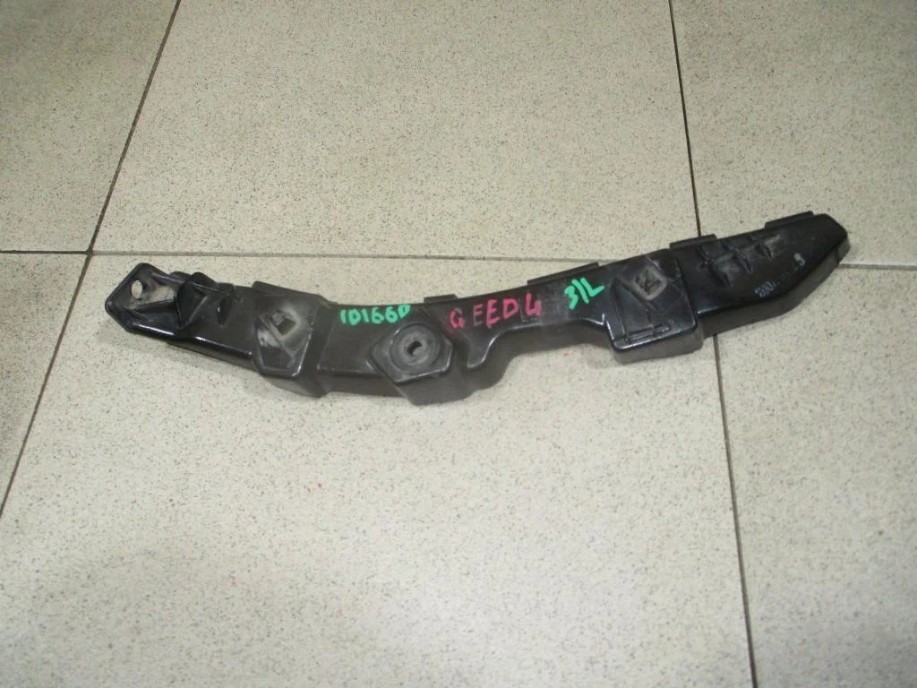 Кронштейн заднего бампера левый Kia Ceed 1 2007