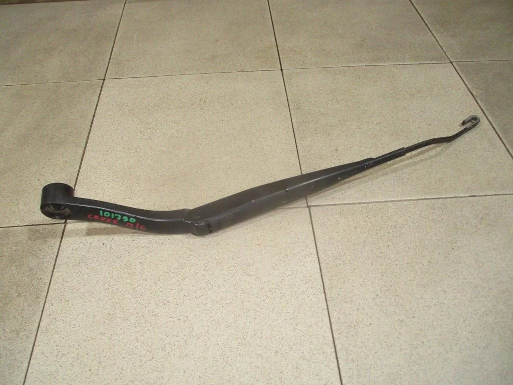 Поводок стеклоочистителя передний левый Chevrolet Cruze J300