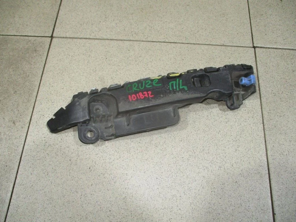 Кронштейн переднего бампера левый Chevrolet Cruze 2014 J300