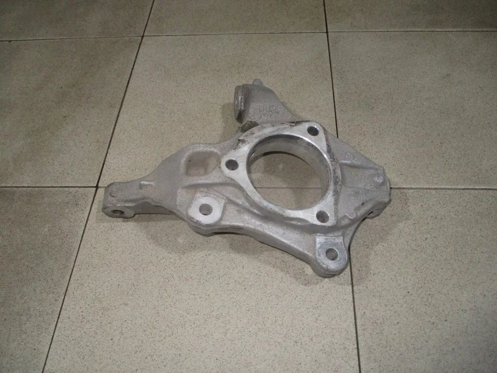 Кулак поворотный передний левый Chevrolet Cruze J300