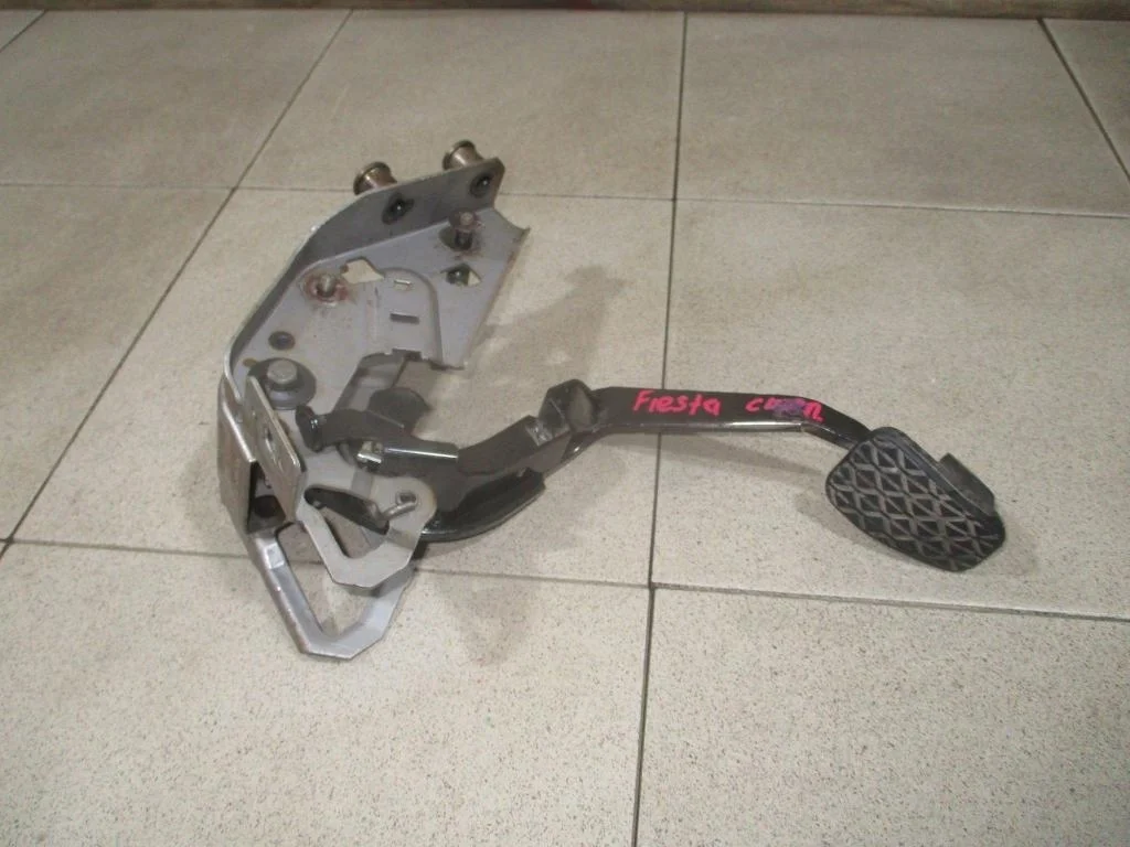 Педаль сцепления Ford Fiesta 2008 6