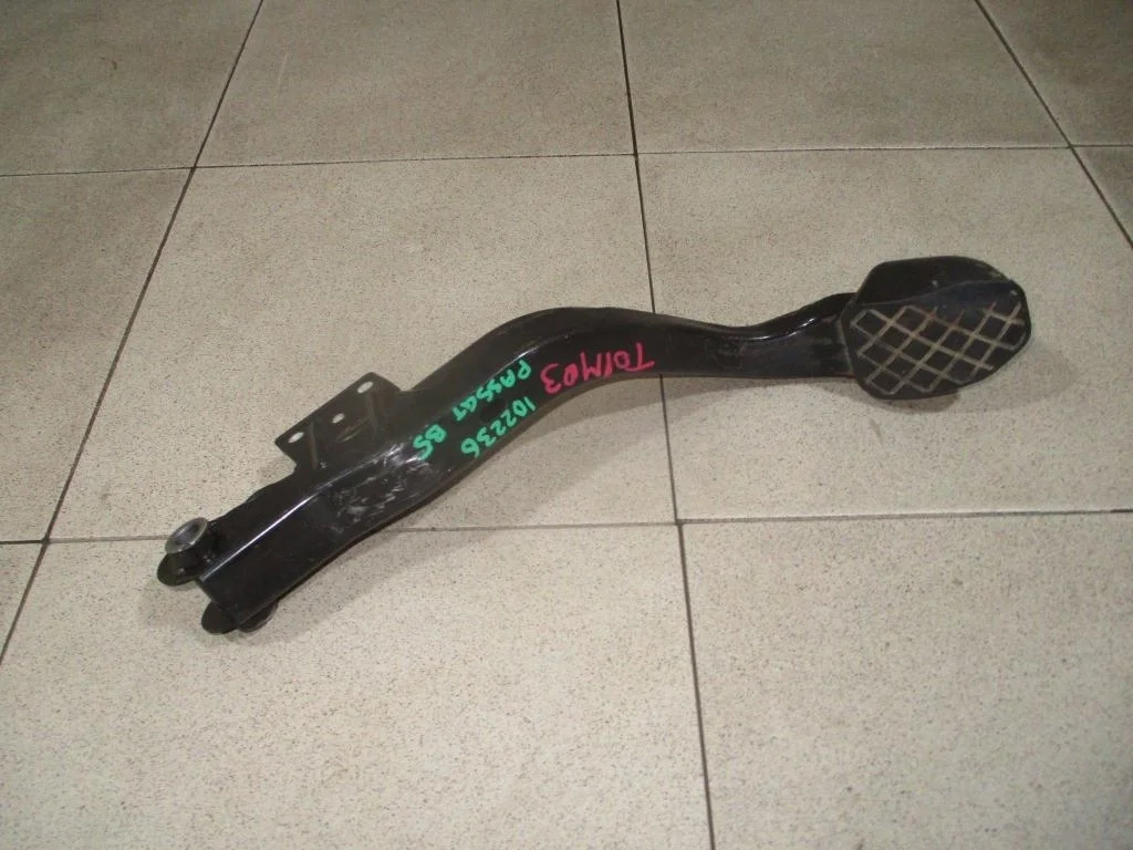 Педаль тормоза Volkswagen Passat 1999 B5