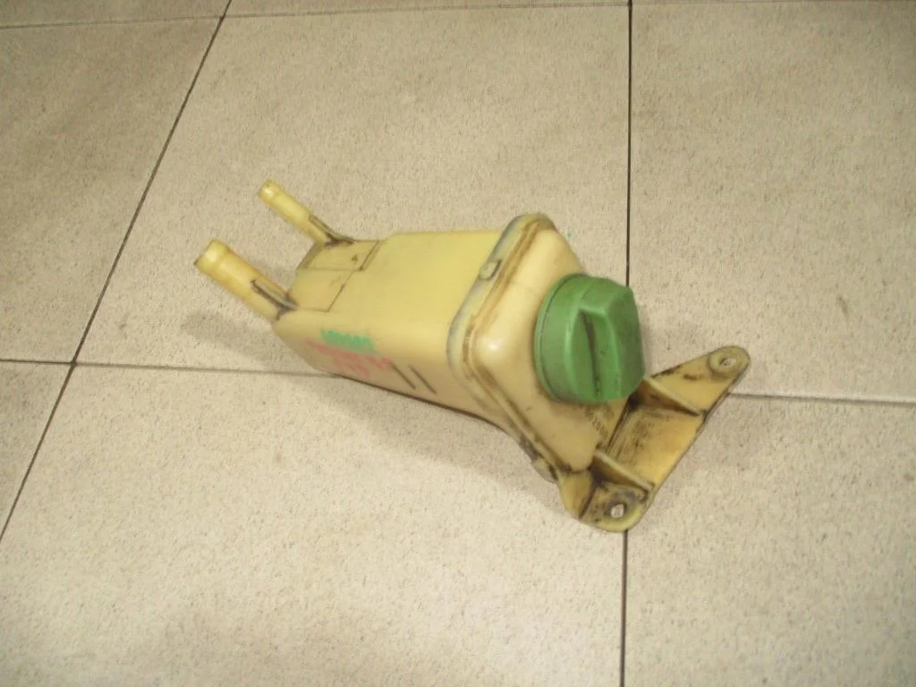 Бачок гидроусилителя Volkswagen Passat 1999 B5