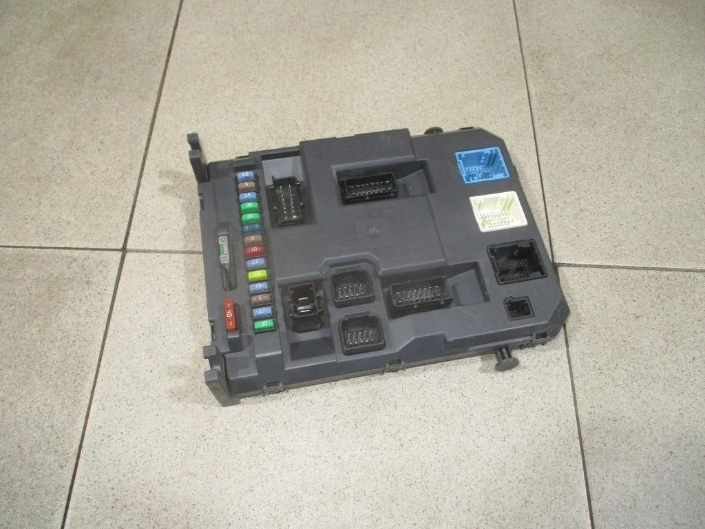 Блок предохранителей Peugeot 207 2008