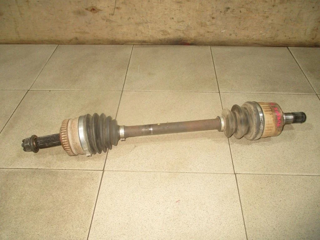 Полуось передняя левая Hyundai Tucson 1 JM