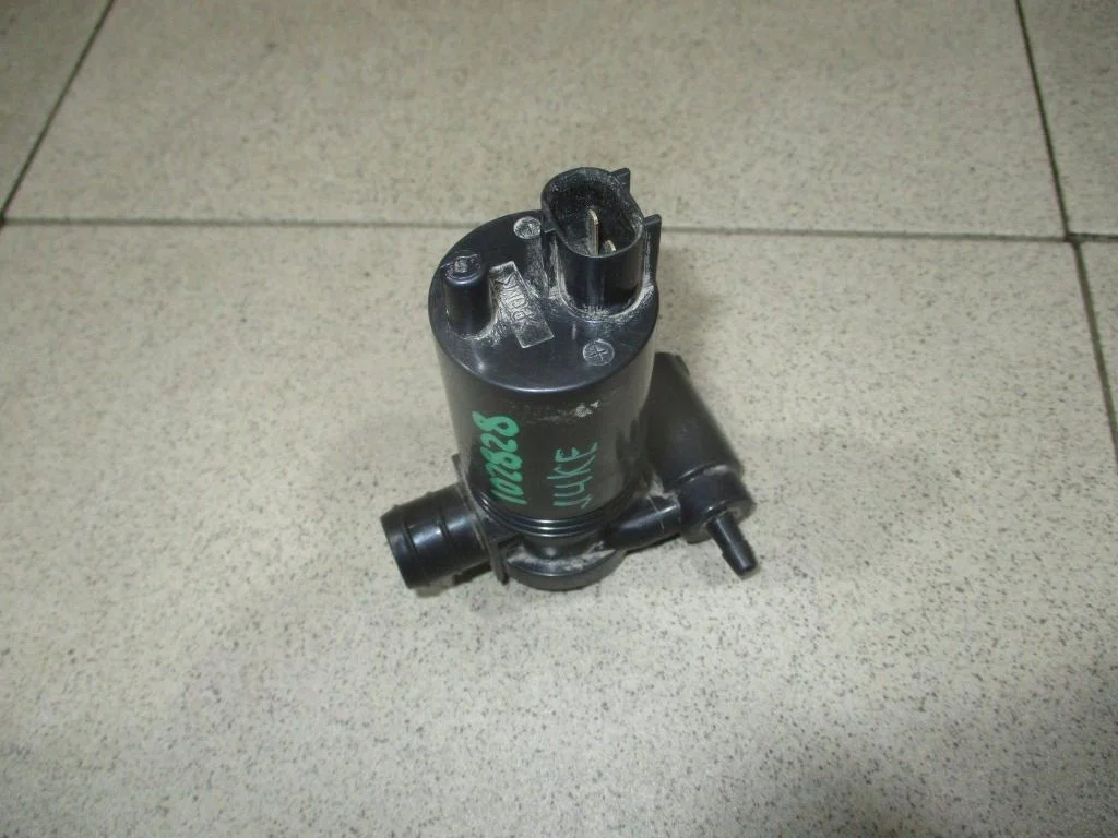 Насос омывателя Nissan Juke F15