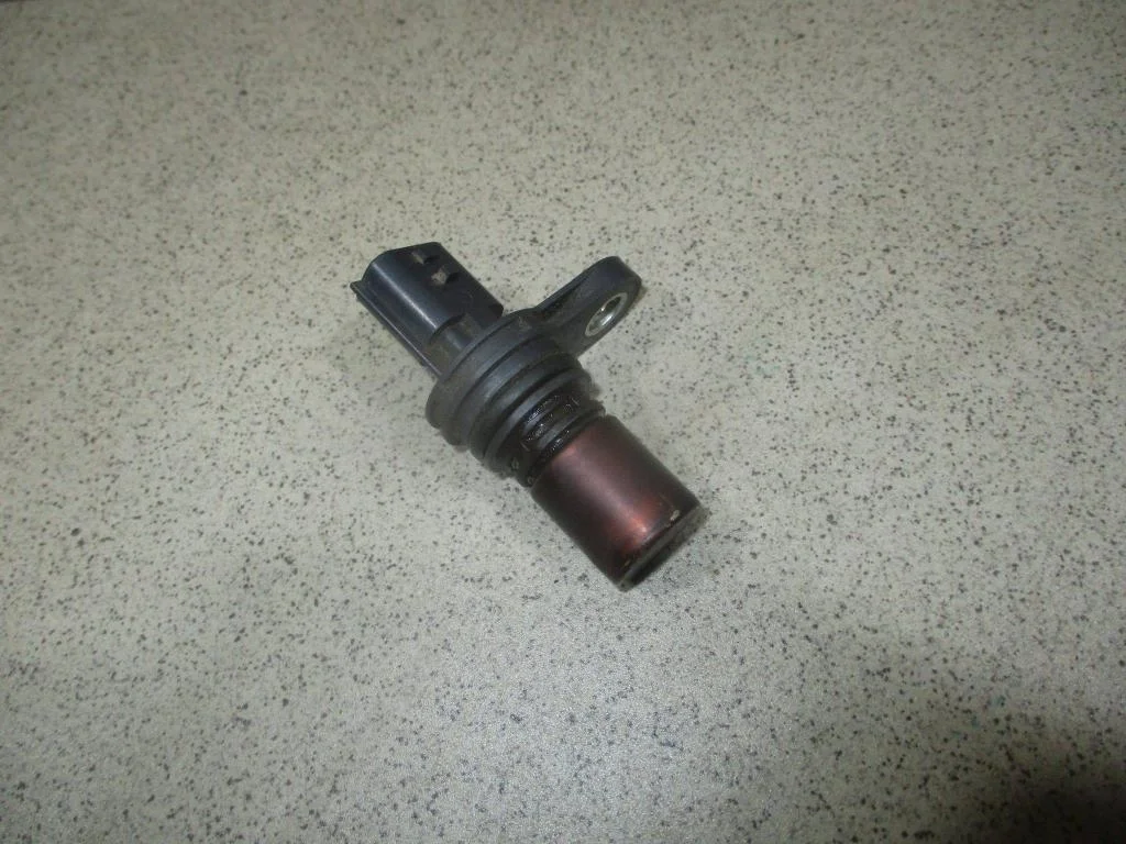 Датчик положения распредвала Nissan Juke F15