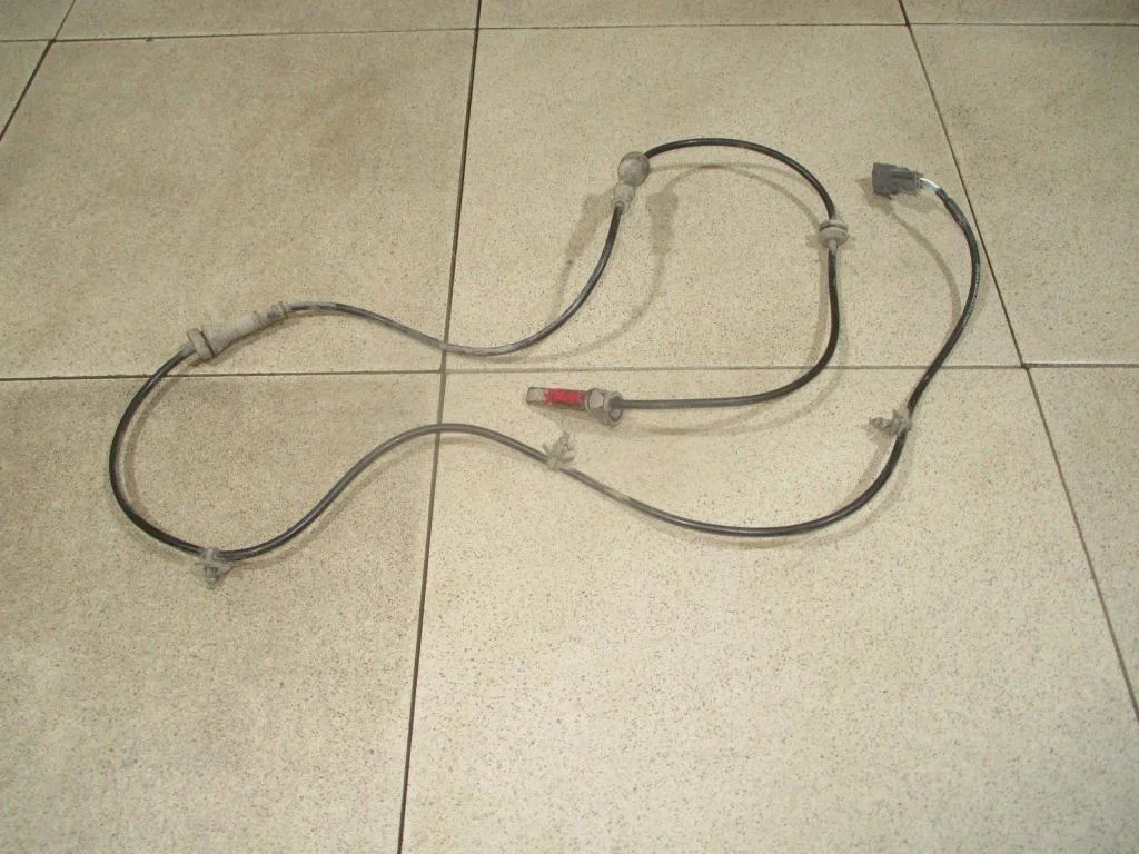 Датчик abs передний Nissan Juke F15