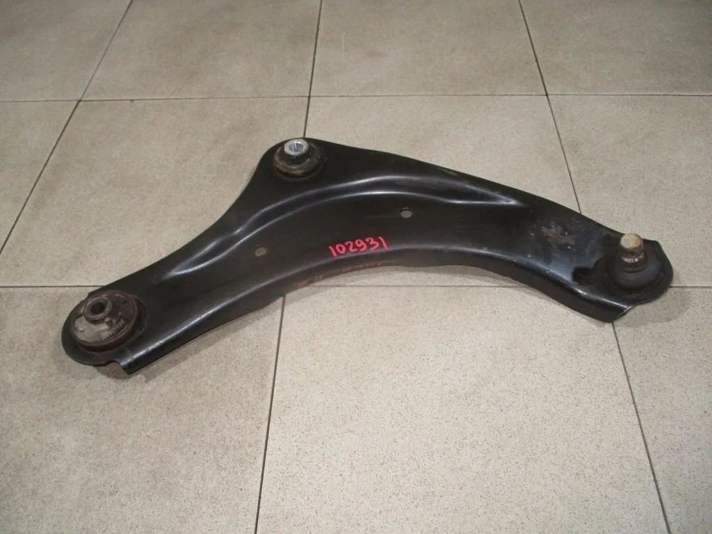 Рычаг передний правый Nissan Juke F15