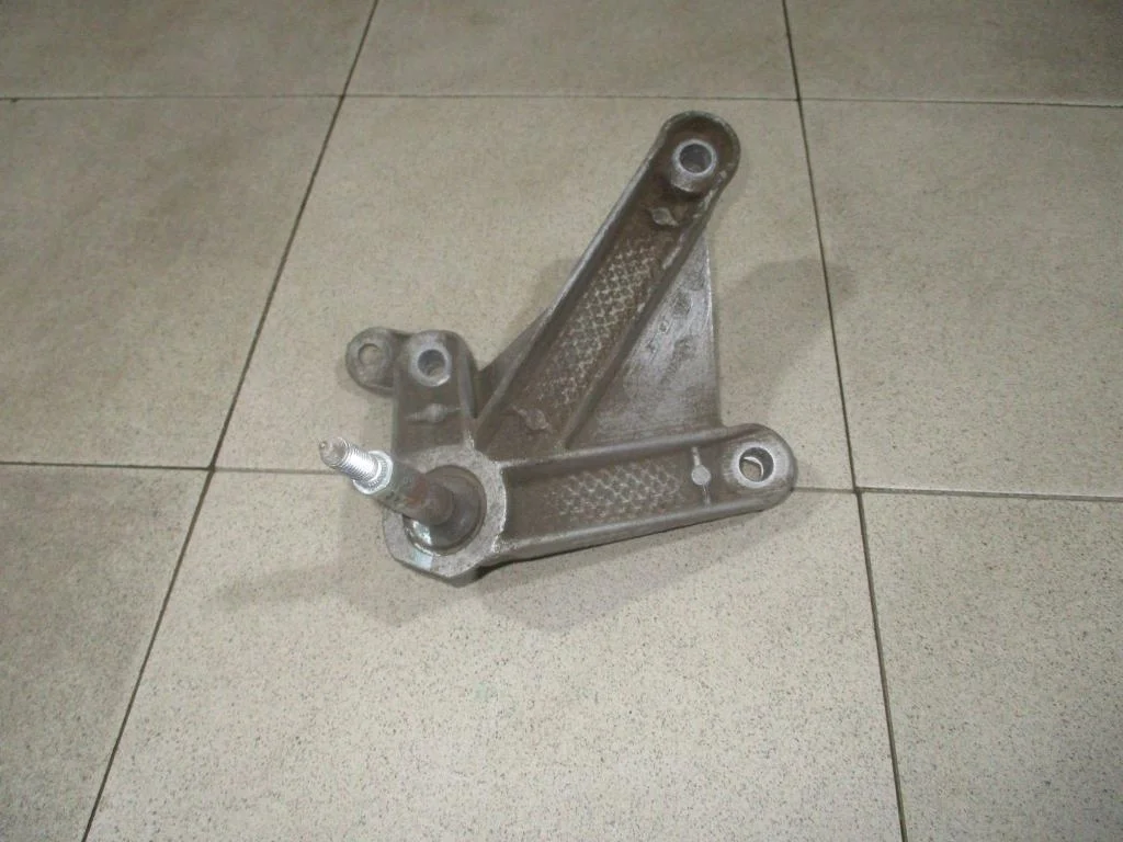 Кронштейн кпп левый Nissan Juke F15