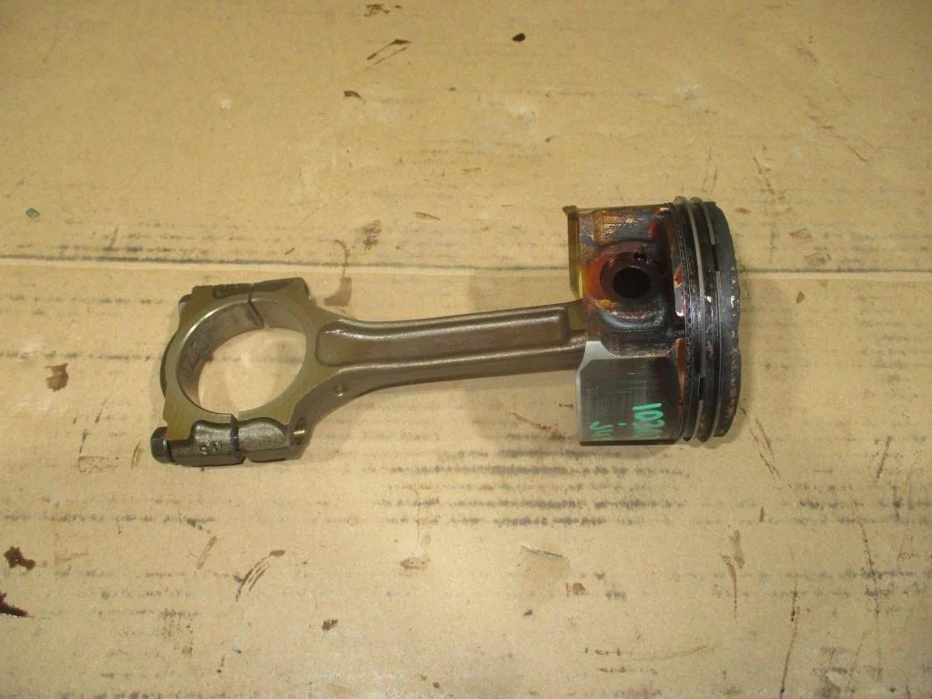 Поршень с шатуном Nissan Juke F15