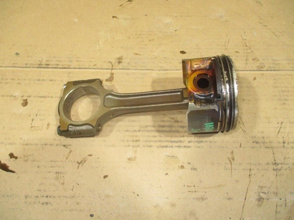 Поршень с шатуном Nissan Juke F15