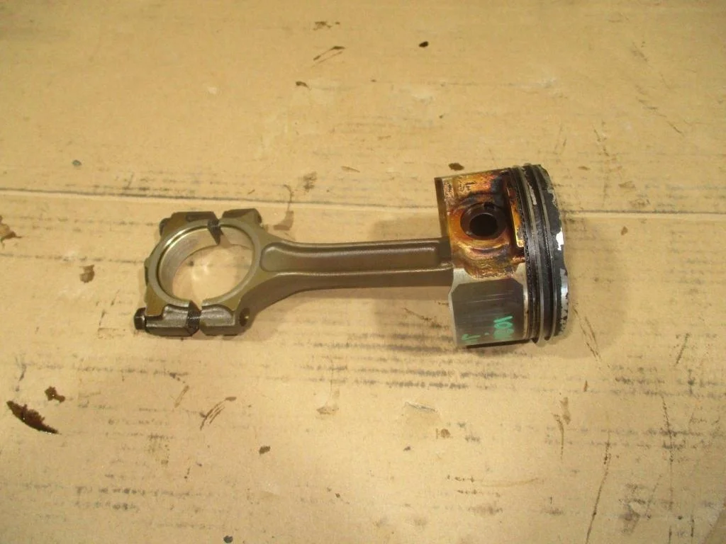 Поршень с шатуном Nissan Juke F15