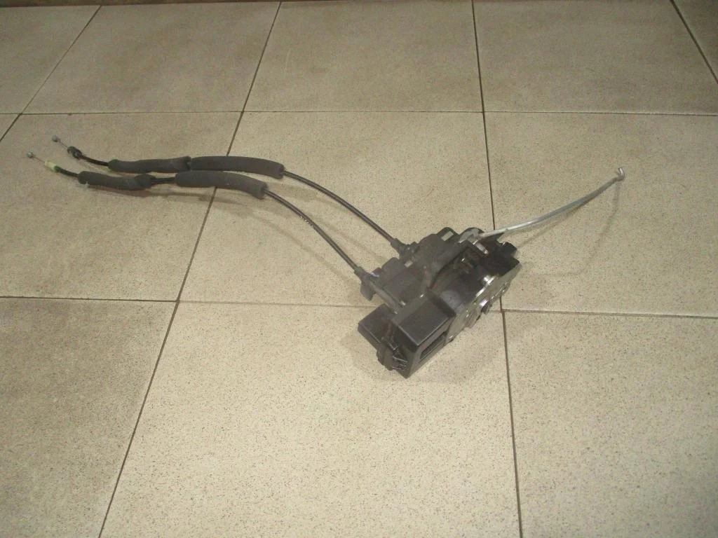 Замок двери передней правой Chevrolet Captiva 2007 C100